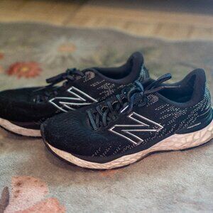 Womens Size 8 New Balance Running Shoes